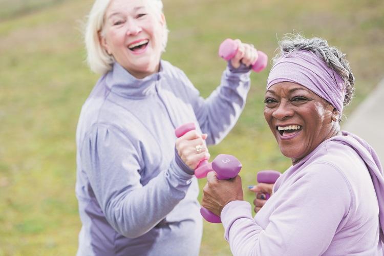 Praticar exercícios físicos e não fumar ajudam a prevenir Alzheimer 