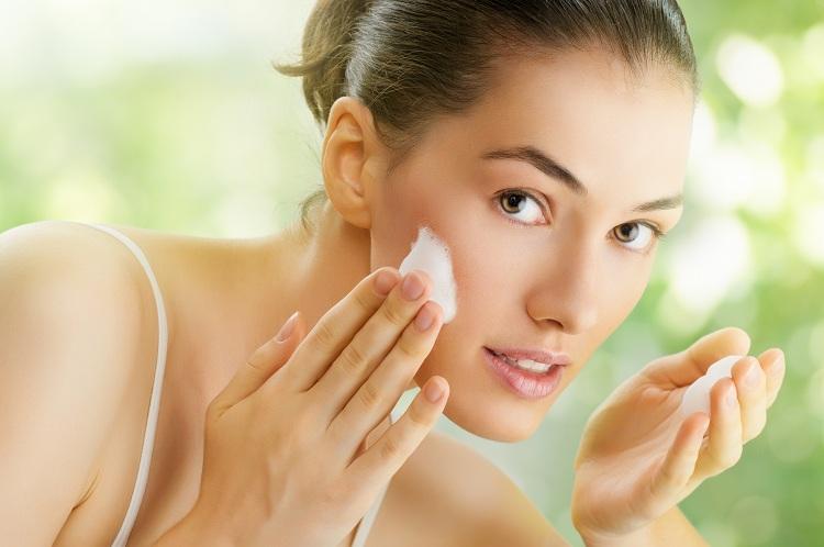 9 hábitos que contribuem para o envelhecimento da pele 
