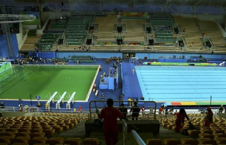 Durante a prova de salto ornamental nas Olimpíadas do Rio, a piscina mudou da cor azul para uma coloração verde, o que acabou preocupando os atletas