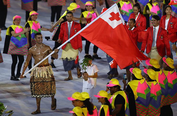 O Porta-bandeira de Tonga chamou atenção por sua participação na cerimônia de abertura dos Jogos Olímpicos Rio-2016. Veja o motivo.