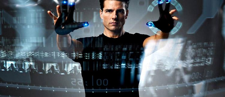 Na ficção científica Minority Report, os personagens nevegam e interagem com uma tela holográfica no maior estilo touch screen e que fica suspensa no ar