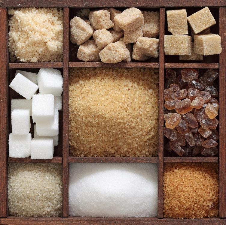 O açúcar mascavo é uma saída para quem quer substituir o açúcar refinado, já que possui mais vitaminas e minerais do que a versão branca