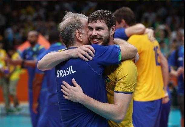 Nesse domingo (21), o Brasil conquistou mais uma medalha de ouro! A seleção masculina de vôlei garantiu mais uma vitória linda, e a internet comemorou!