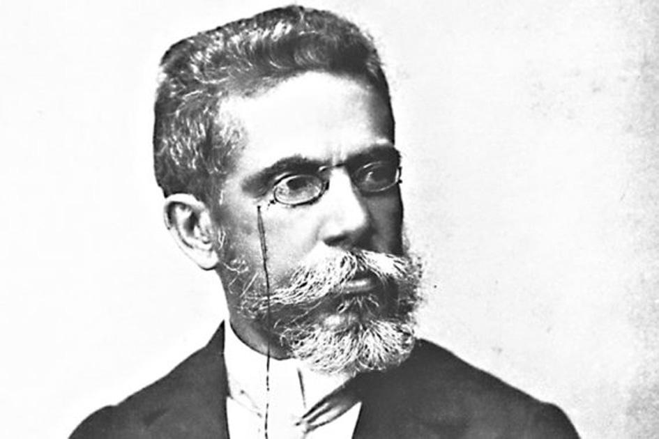 Autor de clássicos como Memórias Póstumas de Brás Cubas e Dom Casmurro, Machado de Assis marcou seu nome na literatura brasileira e mundial