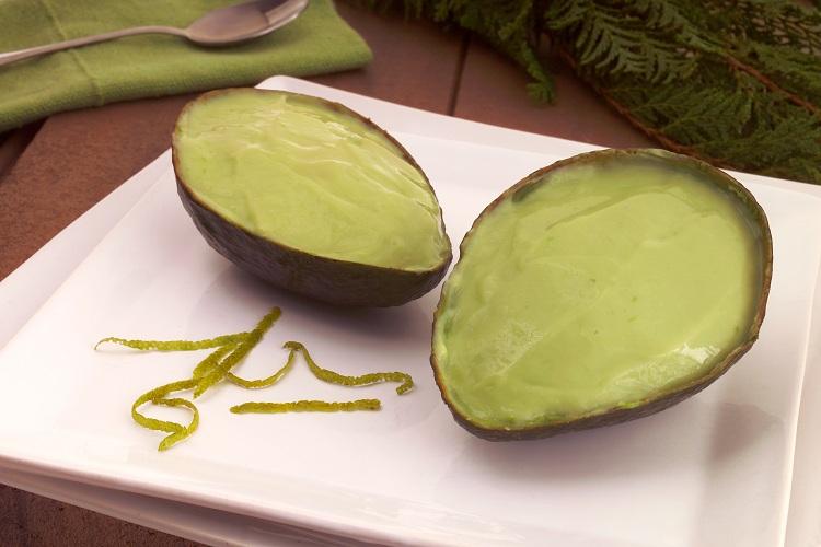 Que tal um doce refrescante e saboroso? O abacate cremoso é ideal para trazer mais doçura ao seu dia a dia! Detalhe: é muito fácil de fazer!