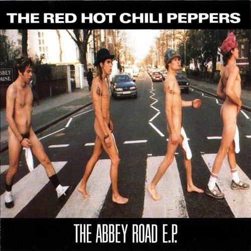 47 anos depois da travessia da Abbey Road pela icônica banda britânica, The Beatles, relembre homenagens à memorável capa do álbum