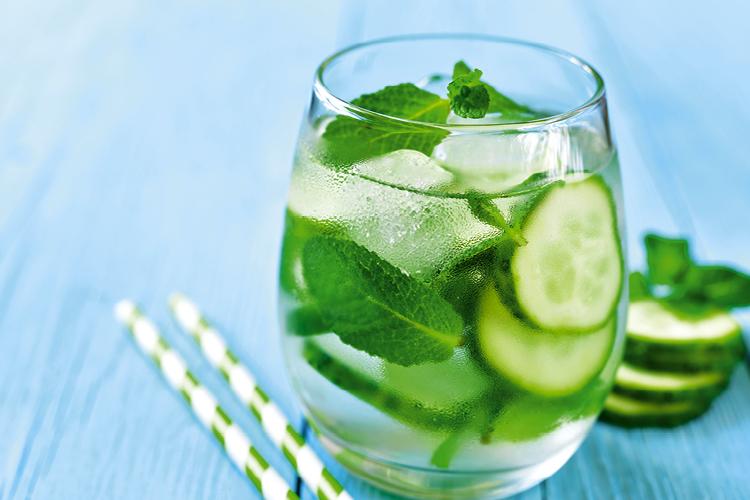 Combine alimentos verdes com água gelada e emagreça! 