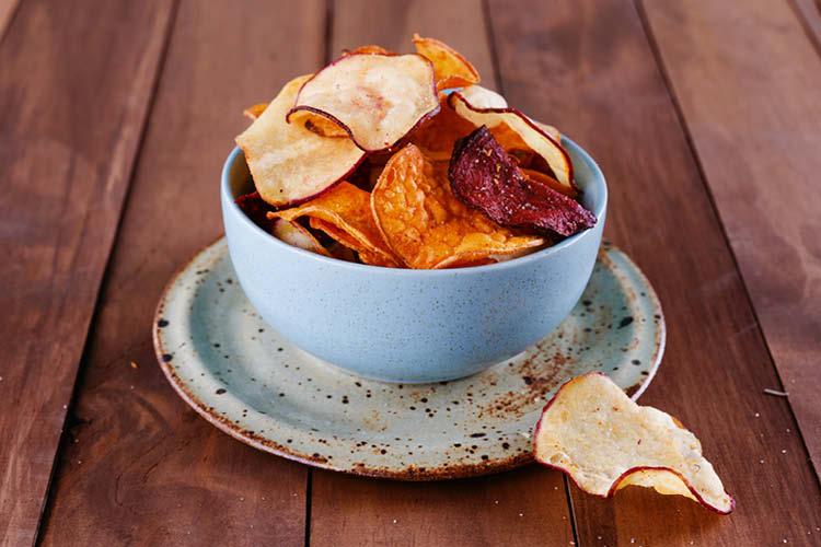 Conheça os chips funcionais e transforme a hora do lanche em um momento de saborear opções nutritivas e, o melhor, fazendo essas delícias em casa!