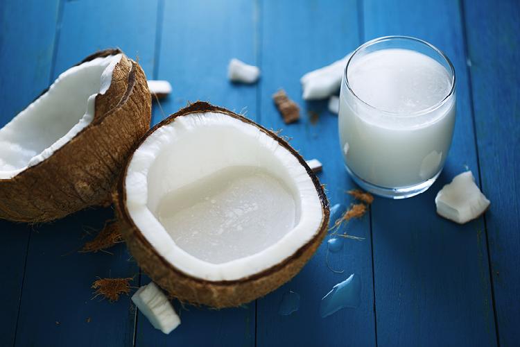 Conheça a farinha de coco, uma versão da fruta que só traz benefícios: reduz o colesterol, combate o diabetes e ainda juda a emagrecer!