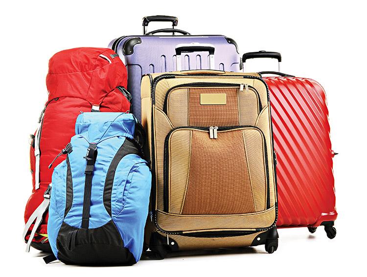 Despachar suas malas é um procedimento que deve ser feito no momento do check-in. O atendente irá pesá-las para ver se estão no limite de peso permitido.