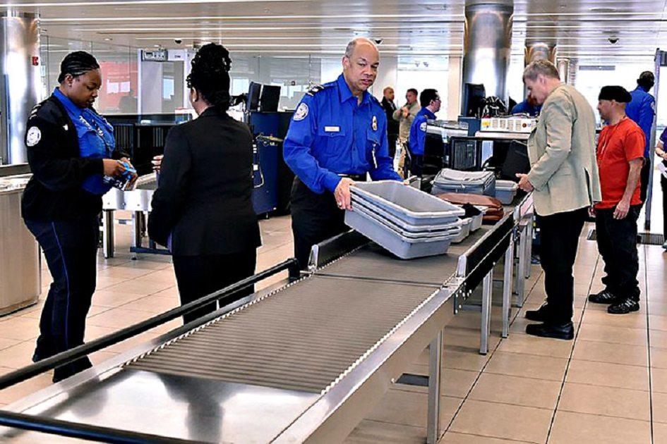 O TSA órgão do governo americano responsável pela segurança dos aviões e aeroportos, fiscalizando as bagagens dos passageiros