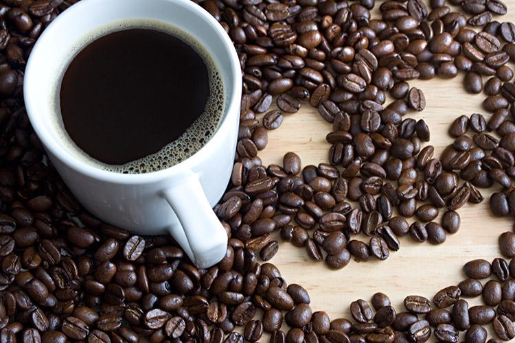 O vício em café pode ser explicado com uma nova pesquisa: um gene pode ser o responsável por definir se você será ou não viciado na bebida.