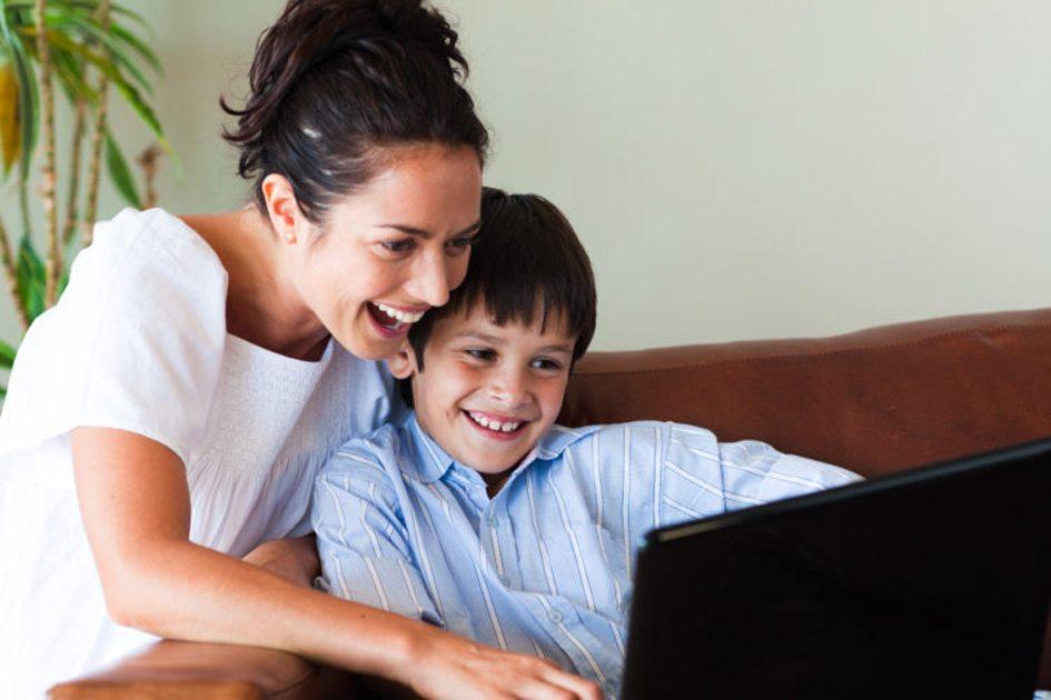 Seus filhos gostam de navegar na internet? Confira opções de sites infantis com vários jogos e atividades que podem ajudar no desenvolvimento dos pequenos!