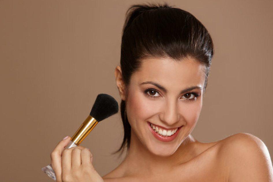 10 dicas de maquiagem para mulheres acima dos 30 anos! 