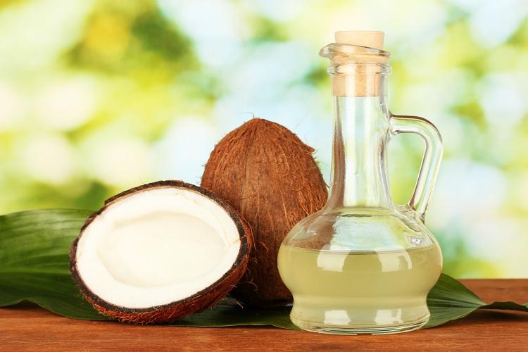 6 maneiras de aproveitar os benefícios do óleo de coco a favor da beleza 