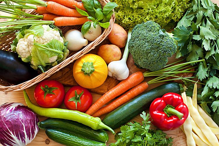 Optar por legumes crus só traz benefícios ao organismo! Veja quais são as vantagens de preferi-los ao natural e inclua já na rotina!