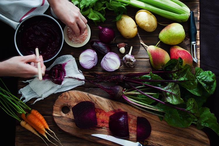 Não faça feio com amigos vegetarianos ou veganos! Confira algumas dicas que podem ajudar a preparar uma refeição para visitas com restrições alimentares.