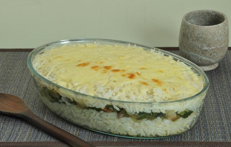 Buscando sabor e praticidade? Experimente o arroz recheado com escarola e aproveite essa receita fácil de fazer e muito gostosa!