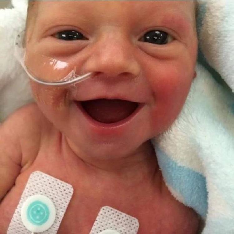 A foto incrível de um recém-nascido prematuro conquistou a internet nesta semana. Você sabe por que? Confira essa e outras histórias emocionantes de bebês!