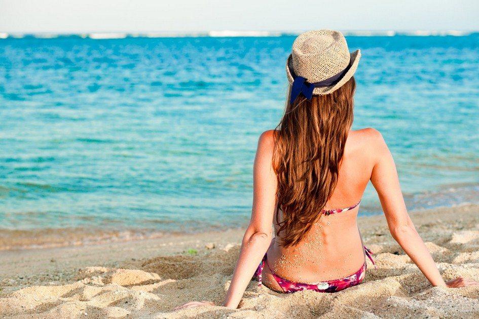 Os dias quentes chegaram e junto com eles a época de piscina, praia, mar e sol. Confira dicas para salvar seus cabelos dos estragos do verão!