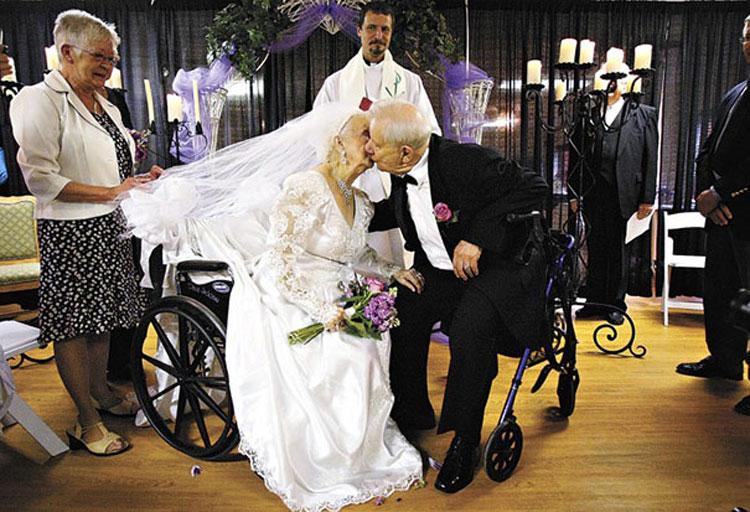 Esses casais de velhinhos vão renovar a sua fé no sentimento mais lindo que existe! Confira 11 fotos que vão te fazer continuar acreditando no amor