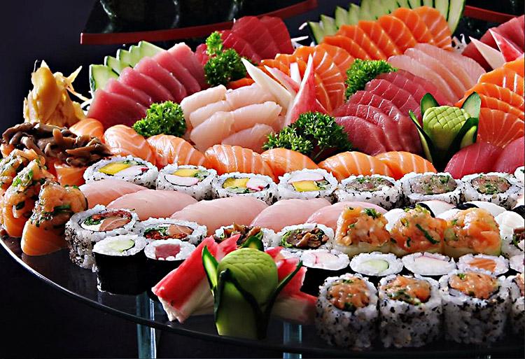 Quem gosta de comida japonesa, sabe que a preparação do prato é uma parte importante da refeição. Confira 10 fotos de comida japonesa em restaurantes de SP.
