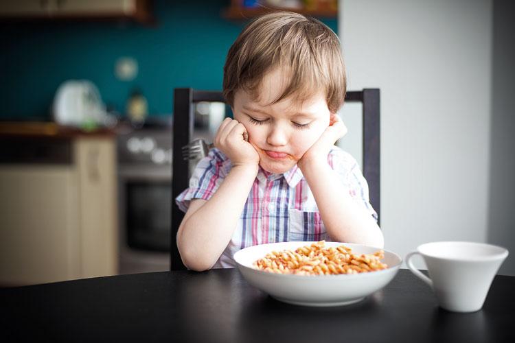 A criança que sofre de Transtorno Alimentar Restritivo Evitativo demonstra desinteresse pela comida e sempre recusa experimentar novos alimentos!