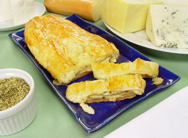 Prepare este folhado de queijos, com a junção de 5 sabores muito especiais! Uma receita gostosa e que vai agradar a todos os paladares! Veja a receita: