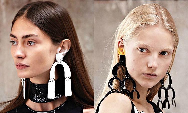 As modelos que desfilaram com a coleção da estilista Proenza Schouler apareceram com as orelhas pintadas no New York Fashion Week. Confira: