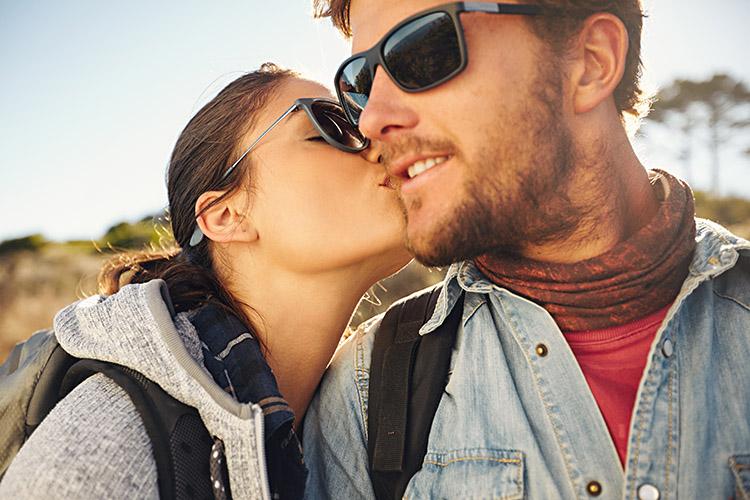 Mais do que um gesto de atração ou sexual, o beijo também traz alguns benefícios para a saúde. Confira mais sobre o assunto!