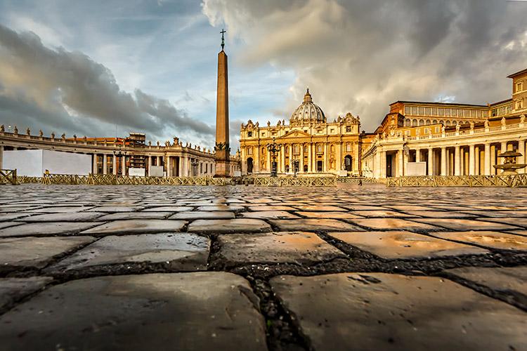 O caso Enrico De Pedis prova que, nas páginas da história do Vaticano, a sujeira pode ser varrida para debaixo do tapete - ou melhor: da Basílica!