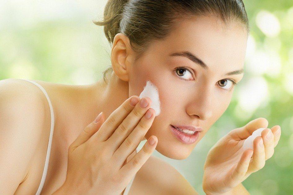 Pré-maquiagem: saiba como preparar a pele do rosto antes da make 