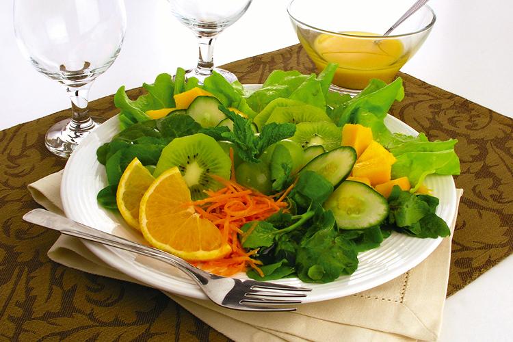 Incremente seu cardápio com saladas leves, deliciosas e refrescantes! 