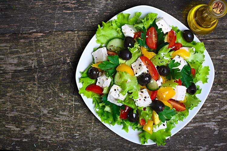 A salada é uma das melhores amigas da saúde. Escolhendo bem os ingredientes, você garante ao organismo mecanismos para barrar o diabetes!