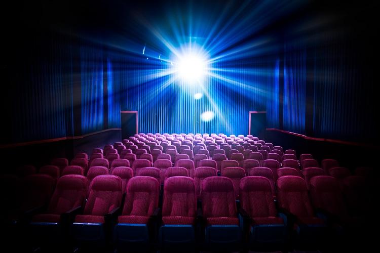 Que tal uma sessão de cinema em casa? Conheça 5 filmes que você não pode deixar de assistir. Prepare a pipoca e aperte o play!