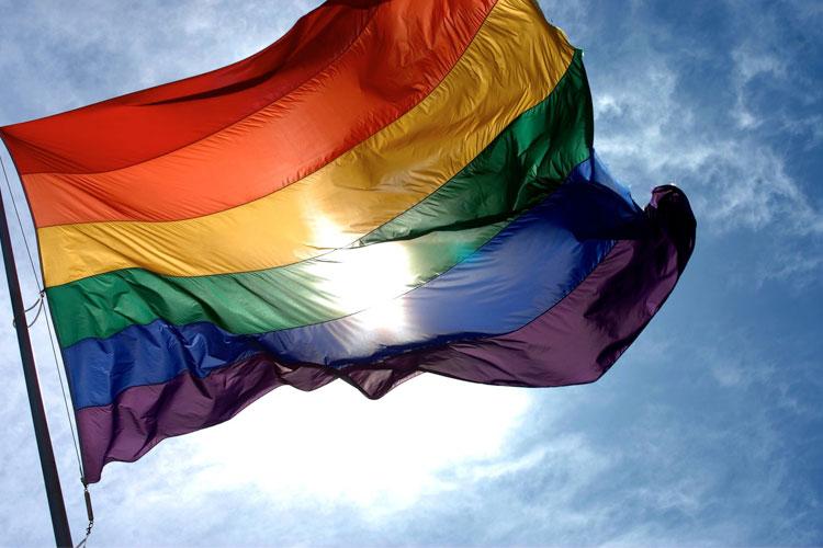 Projeto abrirá casa de refúgio para LGBTs que não têm moradia 