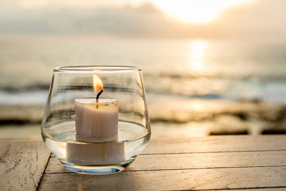 Confira 5 simpatias infalíveis que utilizam vela para ajudar a afastar coisas ruins e atrair boas energias para a sua vida