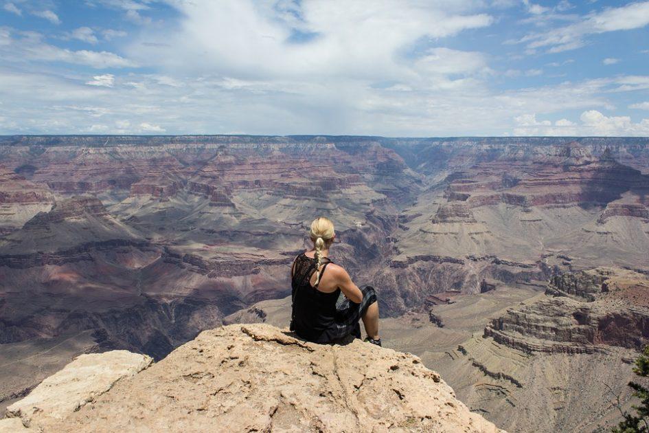 Com mais de 445 quilômetros de extensão, o Grand Canyon, no estado do Arizona, é um destino interessante para quem procura por aventura ao visitar os EUA.