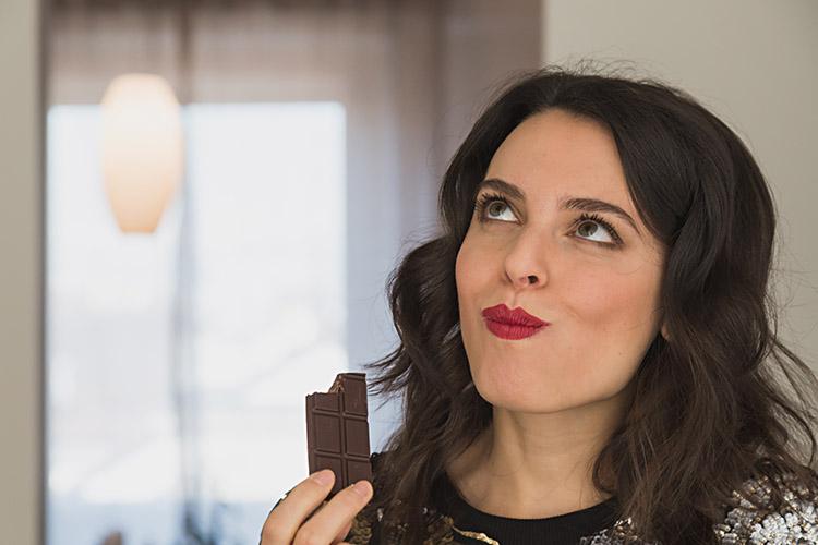 Graças à Chocolate With Love, as mulheres podem se jogar no doce à vontade. Um funcionário da marca criou um chocolate que alivia as cólicas menstruais.