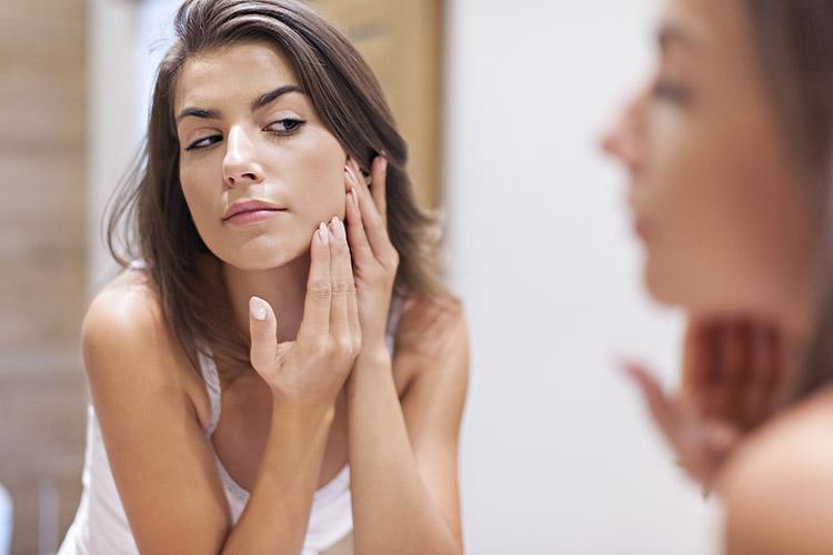 Você cuida do seu rosto corretamente? Confira dicas de uma profissional de como deve ser a sua rotina para cuidar da pele do rosto de forma adequada!