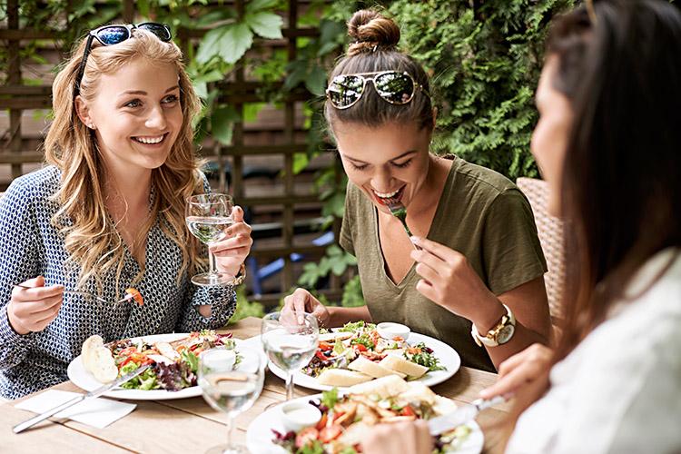 Como ter uma alimentação saudável comendo em restaurante? 