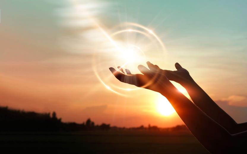 5 orações espíritas para melhorar a energia do seu dia 