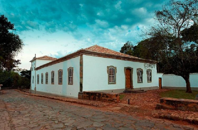 Gosta de história e viagens? Então conheça o turismo da cidade de Tiradentes, em Minas Gerais. O município reserva belas igrejas e obras barrocas.