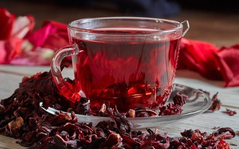 Mitos e verdades sobre o chá de hibisco e seus benefícios para a saúde 
