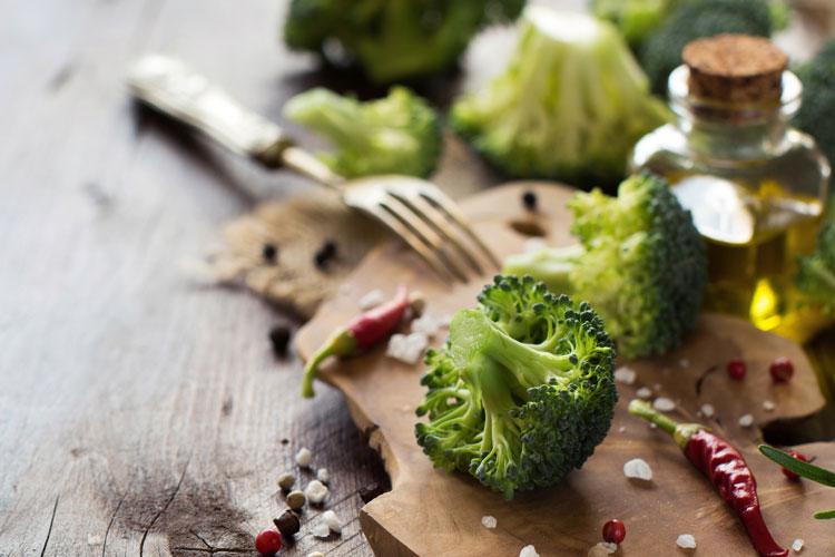 Brócolis com tomate, salada de frutas e gérmen de trigo... Essas e outras duplas dinâmicas garantem uma silhueta fininha e saúde protegida!