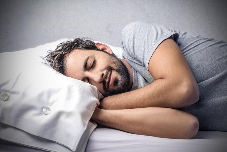 Com a ajuda de chás e sucos calmantes, você pode melhorar o seu sono! Confira cinco receitas que te ajudarão a dormir melhor