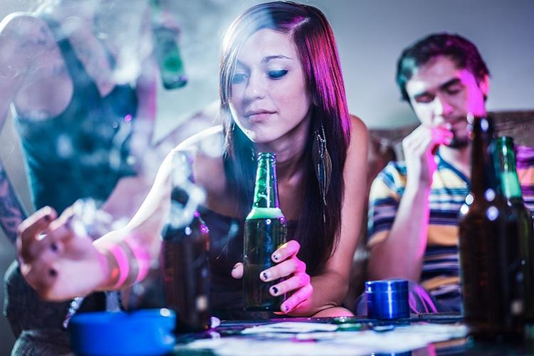 Muito se fala do papel negativo no corpo humano do consumo de álcool e substâncias alucinógenas, mas como eles podem afetar sua inteligência?
