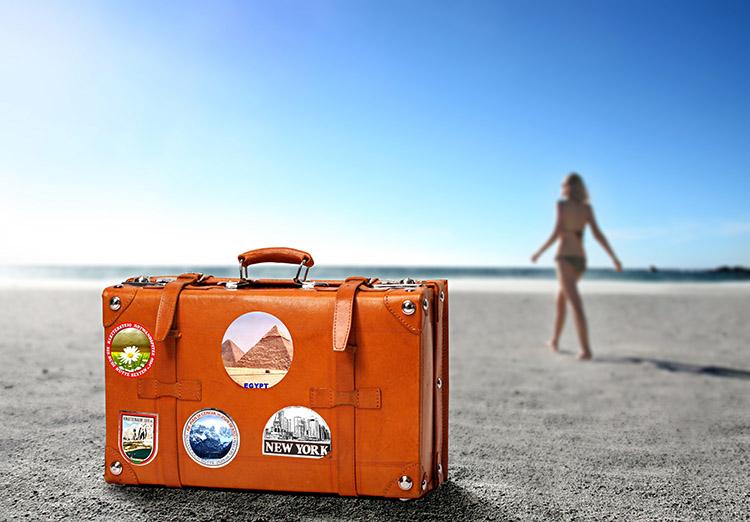 Está planejando uma viagem nesse fim de ano? Então, veja o que não pode faltar na mala de praia e não se esqueça de nada!