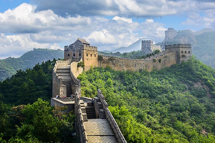 A Grande Muralha da China foi tombada pela UNESCO como Patrimônio da Humanidade em 8 de dezembro de 1987, e é também uma das Sete Maravilhas do Mundo