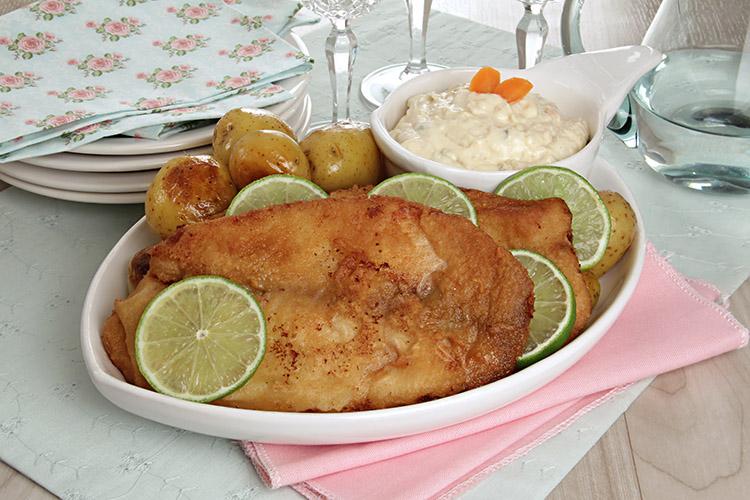 Quer fazer uma receita fácil para receber os amigos em casa? Aprenda a fazer uma deliciosa receita de peixe à dorê com molho tártaro! Confira a receita!